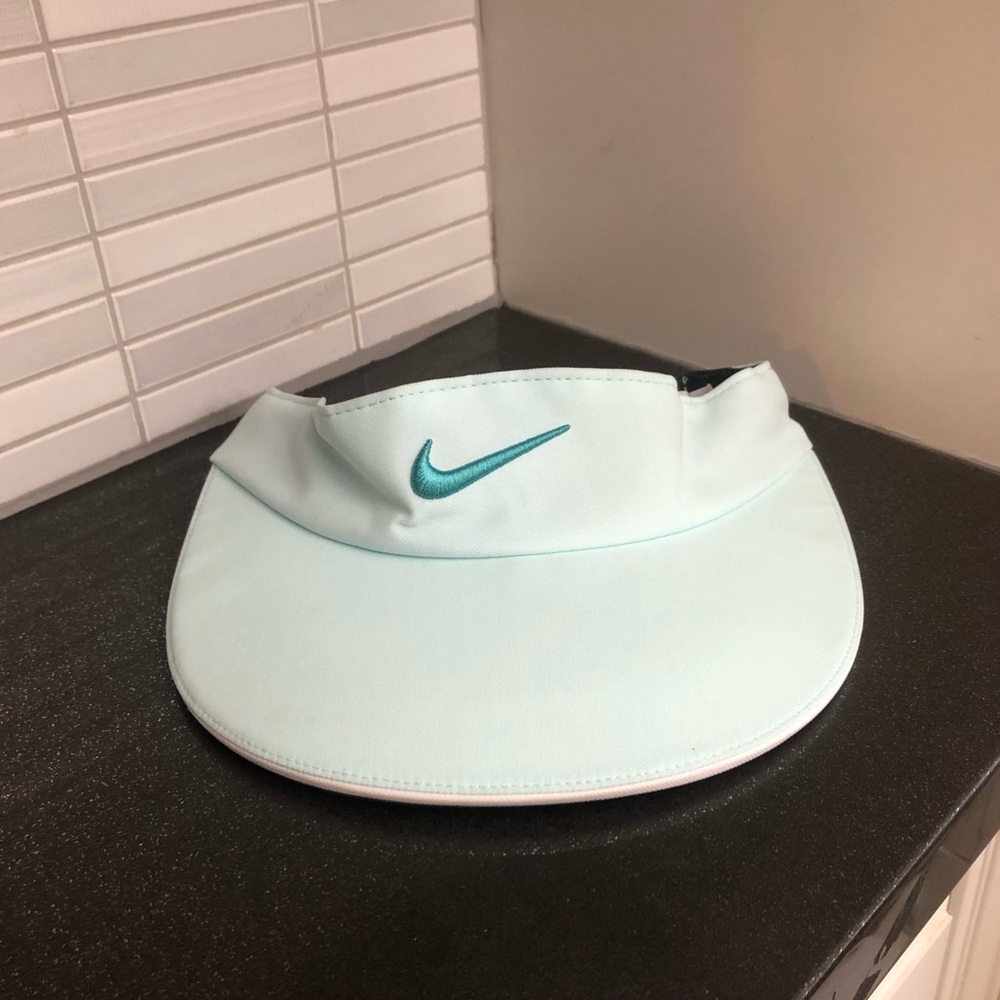 EUC Nike women’s Dri-fit sun visor